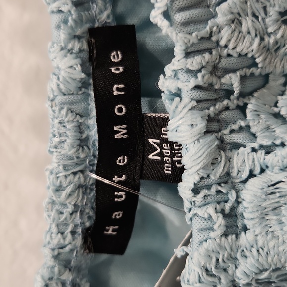 Pretty Aqua all lace blouse with lining everywhere but sleeves. - Picture 3 of 4